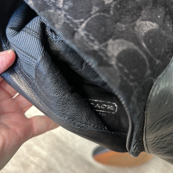 🎩 Coach pointed toe black boots size 6 embossed - Picture 6 of 11